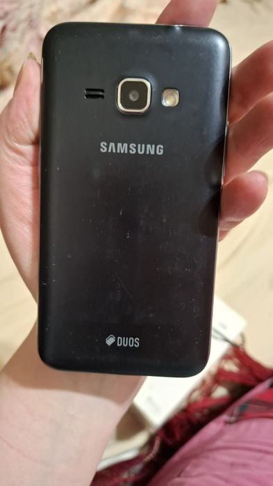 Продам телефон samsung galaxy J1
