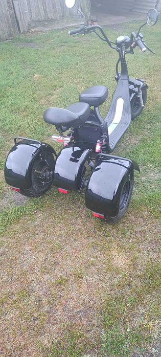 Продам електроскутер Maxxter Trike