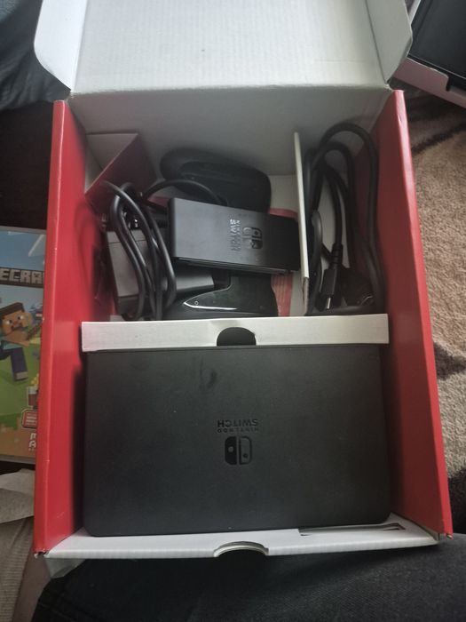 Sprzedam Nintendo Switch Oled