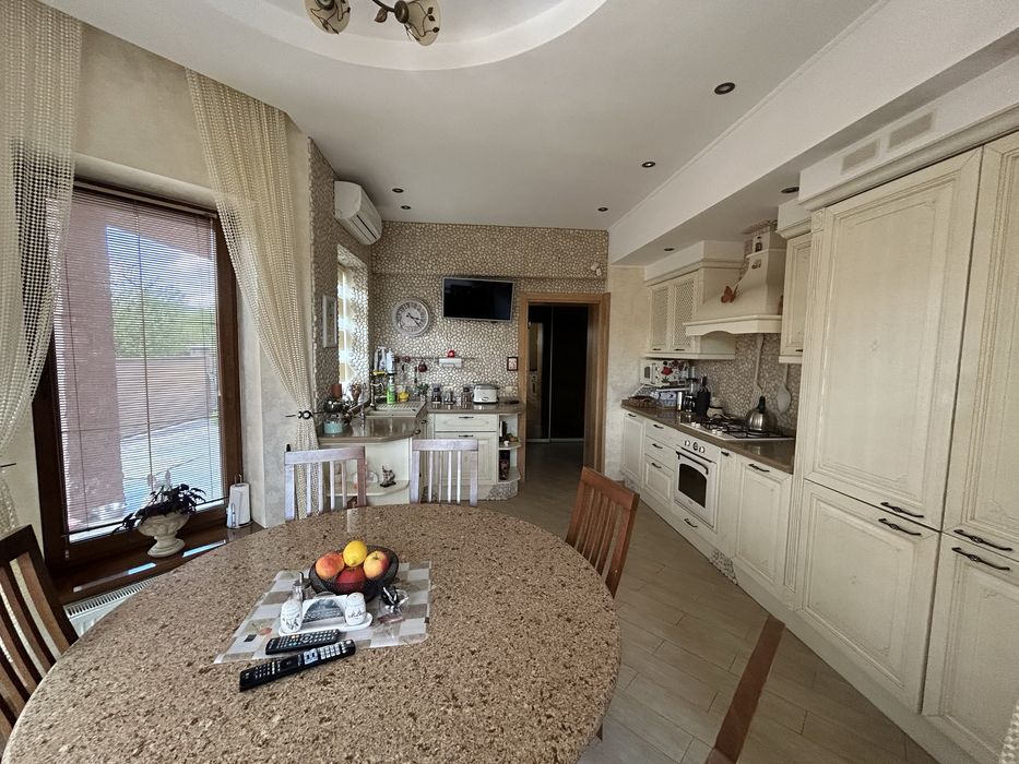 Продаж будинку Рівне, вул Золотіівська