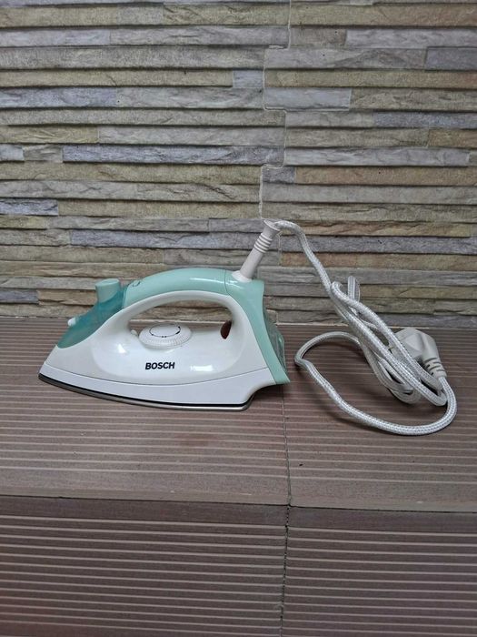 Vende-se Ferro de Engomar Bosch Novo