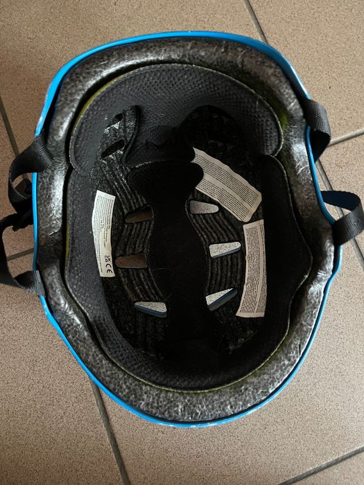 Kask tsg na hulajnoge lub rower