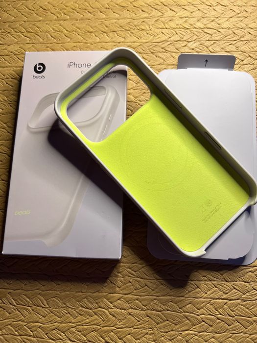 Etui Beats do Apple iPhone 17 Pro / MagSafe / nowe- otwarte opakowanie