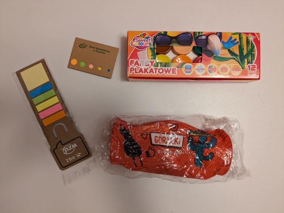 Piórnik, farby i karteczki