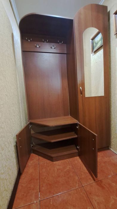 Прихожа, шафа, однодверна шафа, вішалка