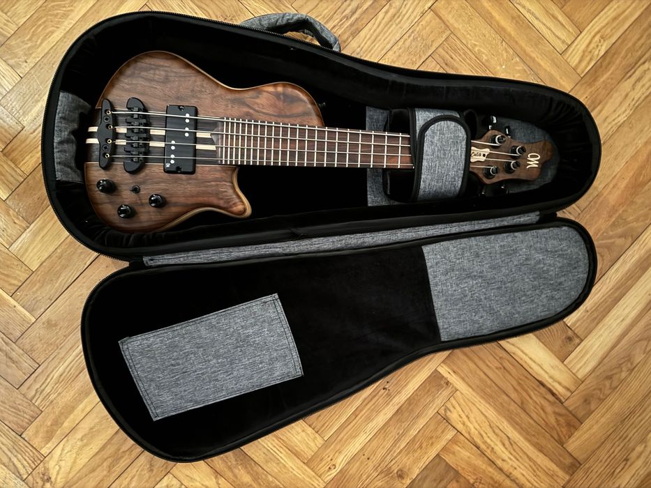 Mayones Cali gitara basowa bas Mini stan sklepowy