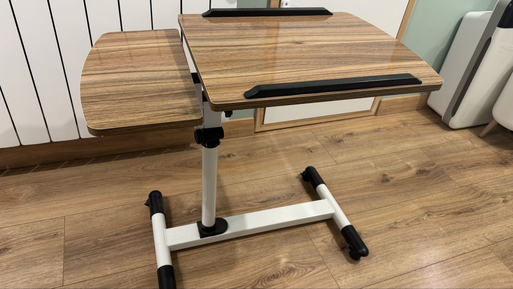 Mobilny stolik pod laptopa blat praktyczny