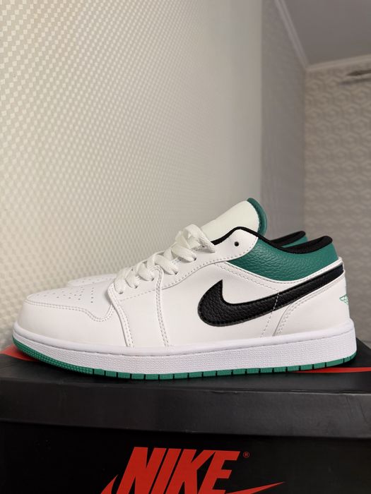 кросівки Nike Air Jordan 1 Low Lucky Green White/Black 45/29 см