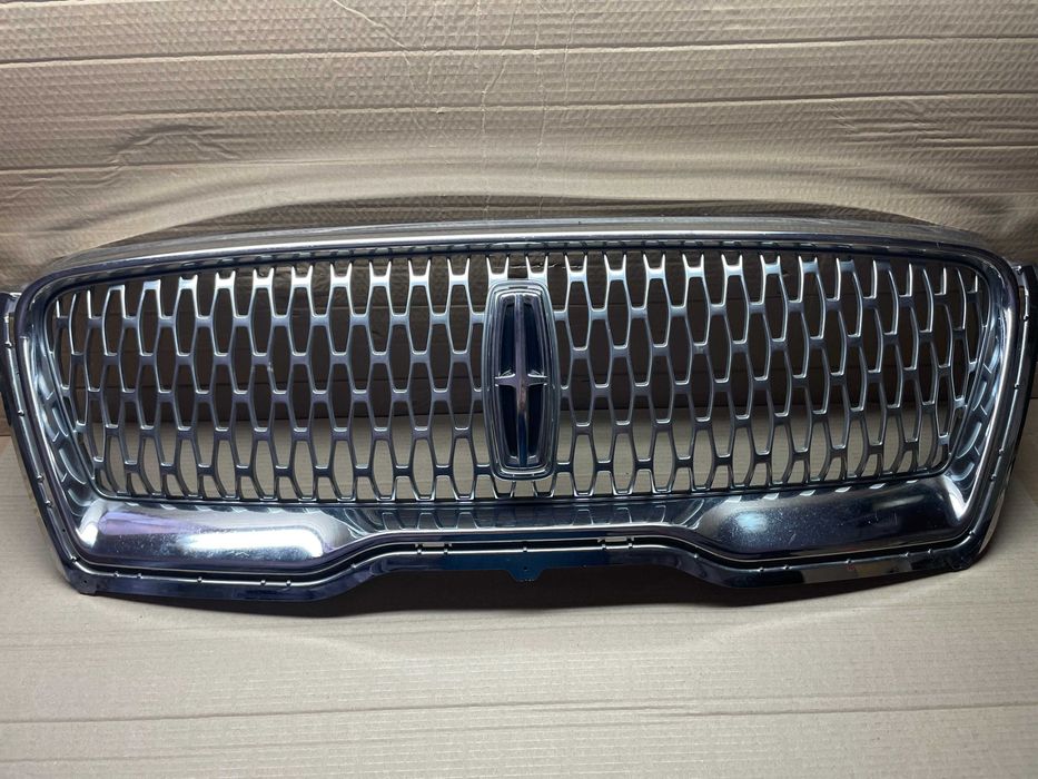 Решітка радиатора (гриль) Lincoln MKC 2019 оригінал б.в.