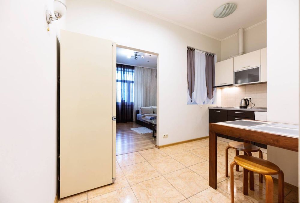 Вул Жилянська 118,поруч вул Липківського,5 хв до зал.вокзала