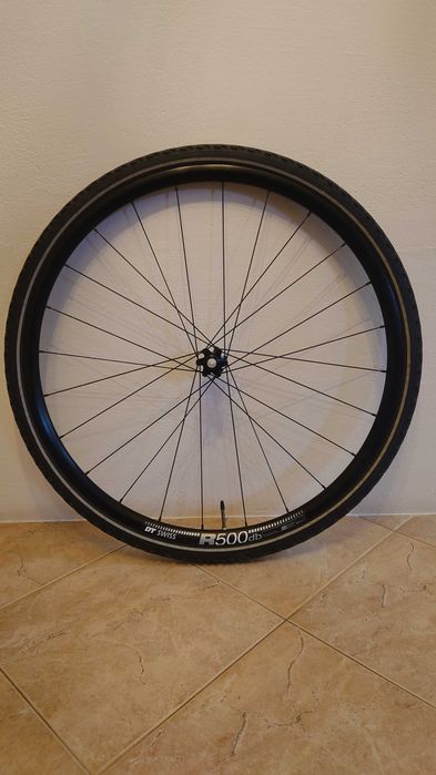 Koło 28/29 DT Swiss Easton 100x15 - przód, z oponami (ew. zamiana)