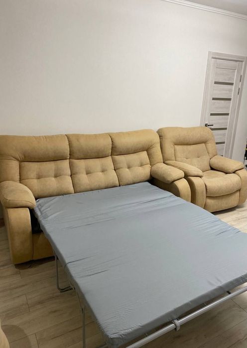 Диван(розкладний) та крісла(розкладні)