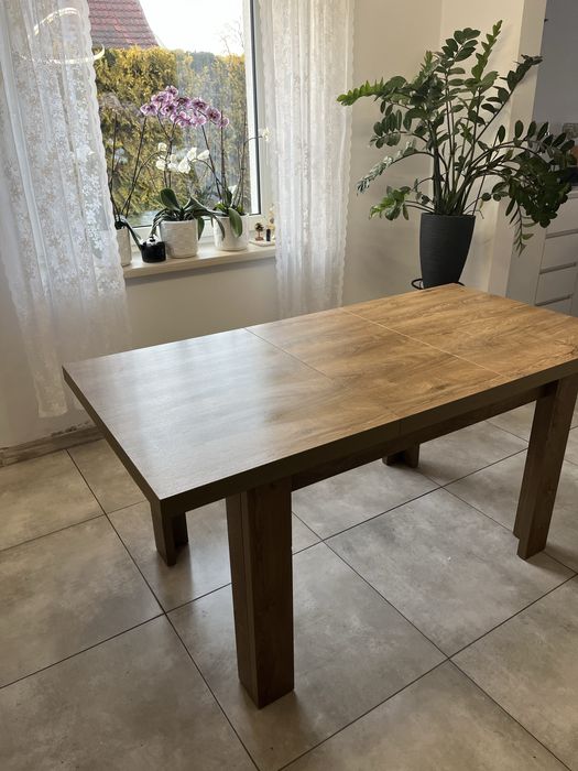 Stół rozkładany + 6 krzeseł