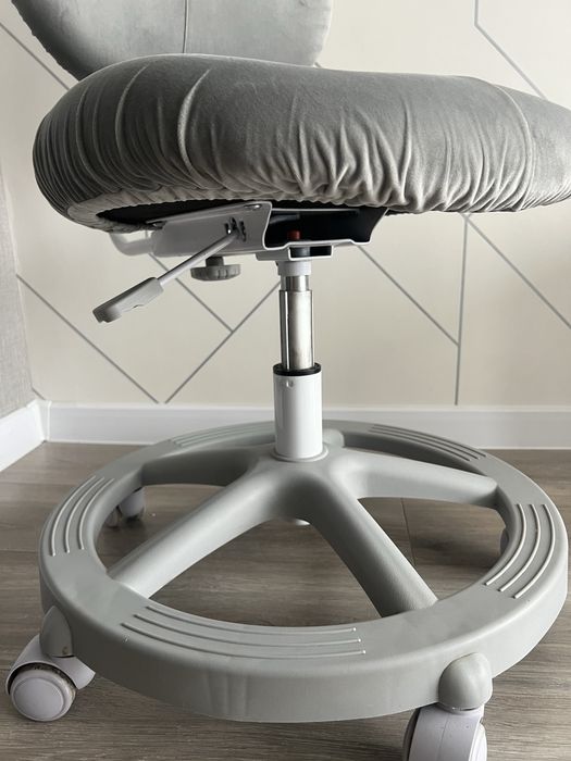 Продам Дитяче ортопедичне крісло FunDesk Pratico