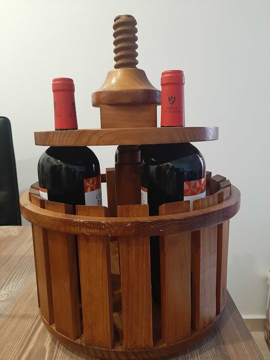 Garrafeira para 6 garrafas