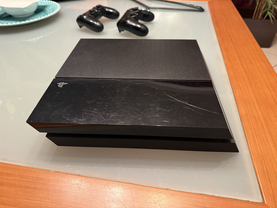 Playstation 4 500gb com 2 comandos