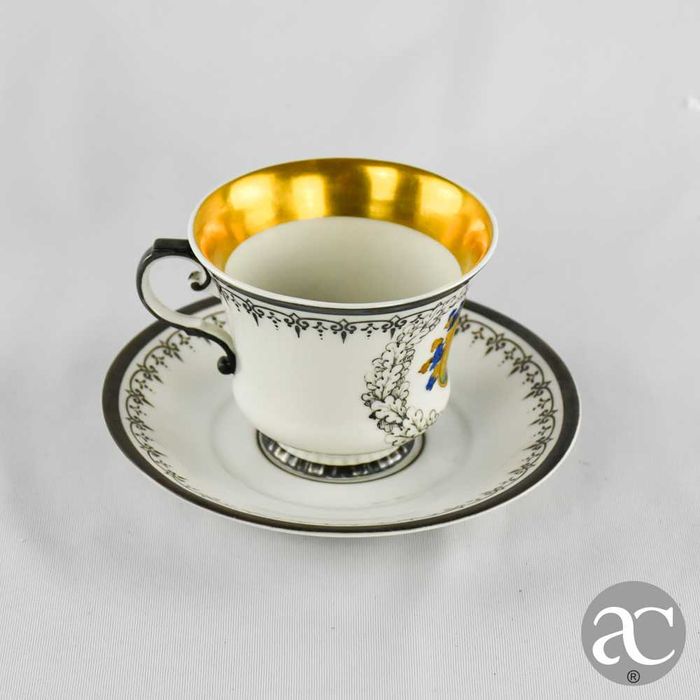 Chávena de chá em porcelana Alemã “KPM” com brasão heráldico