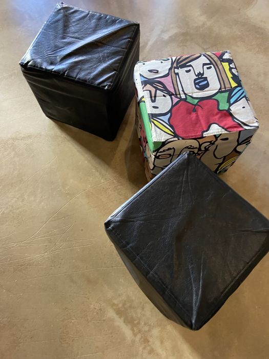 Bancos ou puffs multiusos