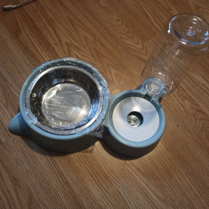 Dozownik podajnik karmy dla zwierząt nowy