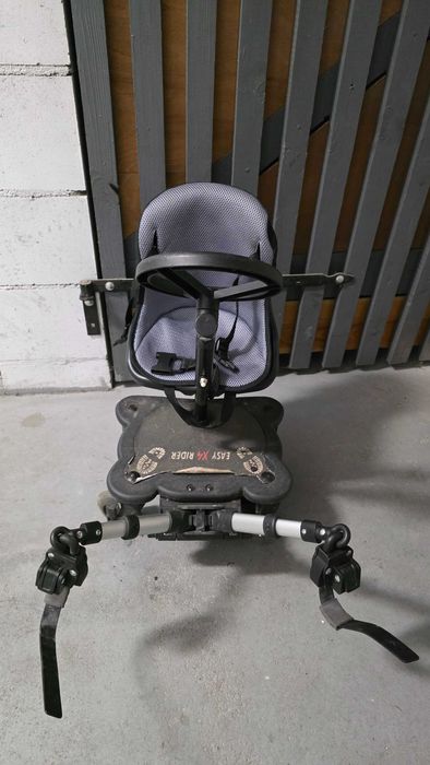 Dostawka do wózka z kierownicą