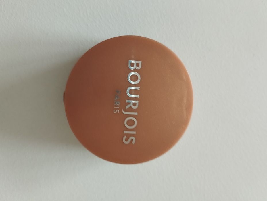 Nowe satynowe cienie do powiek z lusterkiem Bourjois ombre a paupieres