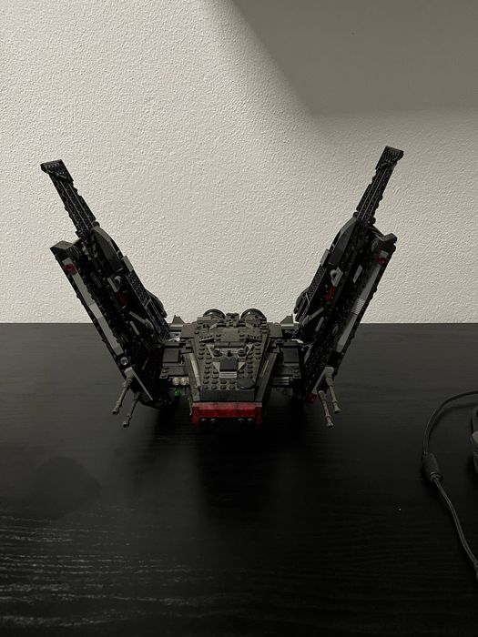 Lego Star Wars: Kylo Ren’s Shuttle 1005 peças
