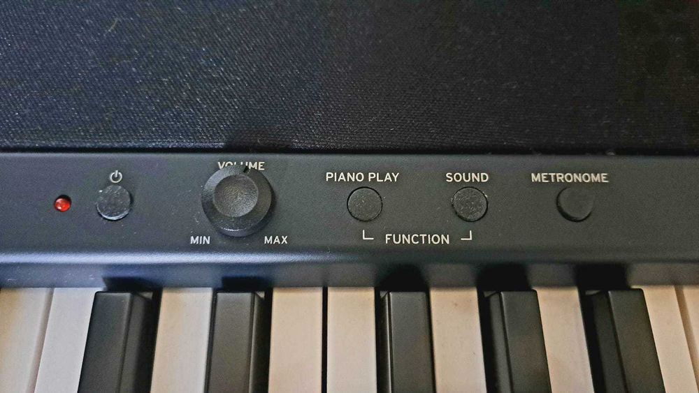 Vendo Piano digital Korg B2 Black de 88 e Banco de Piano como novos