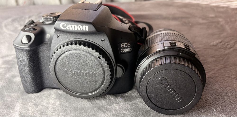 Фотоапарат Canon EOS 2000D