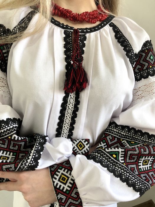 Жіноча вишиванка