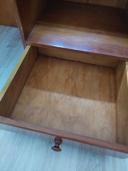 Secretária em pinho mel para quarto