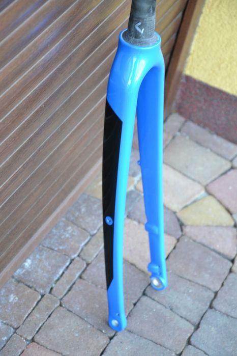 widelec full karbon Giant gravel sztywna oś nowy!