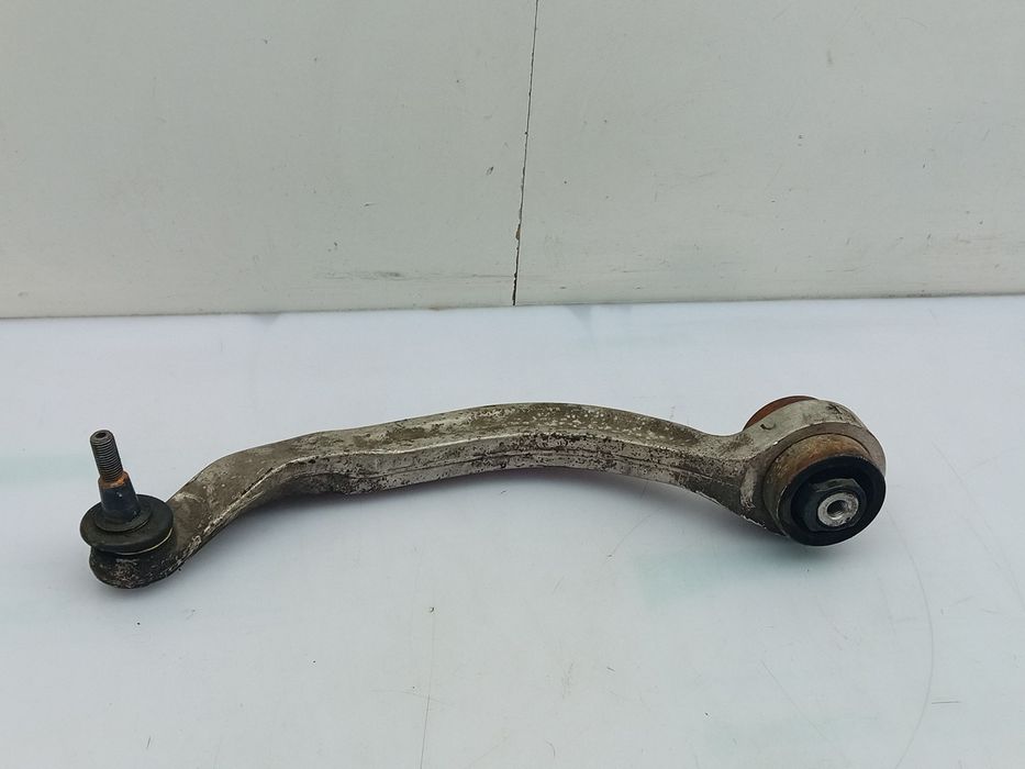 Braço de suspensão frente esquerdo VOLKSWAGEN Passat (3B3)