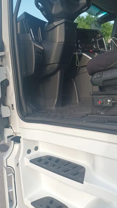 Vendo Mercedes Actros 1845+jogo adicional de pneus (extra).