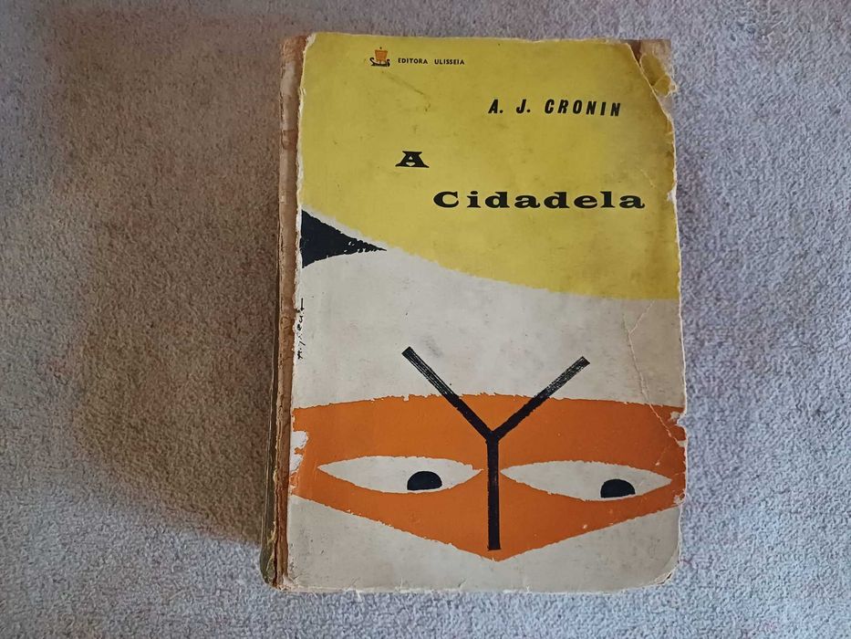 Book - The Citadel, by A. J. Cronin. Ulisseia Publishing House, 482 pages
