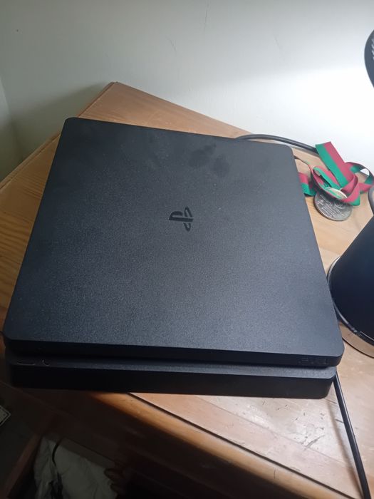 Playstation 4 slim 500GB +Gta5 +2 comandos Raptor sem fio