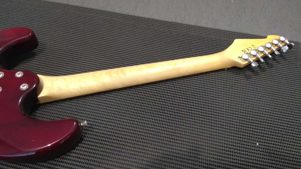 Guitarra elétrica estilo Stratocaster