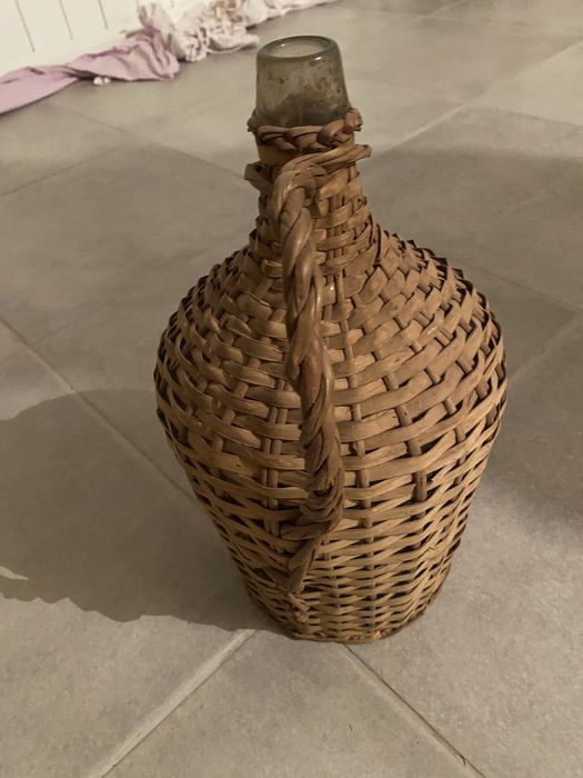 Garrafão Antigo em Vidro e Vime