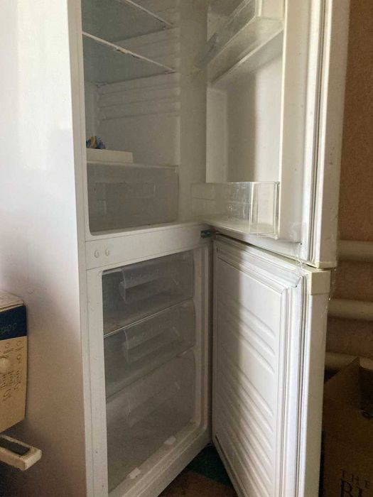 холодильник snaige 6000грн.