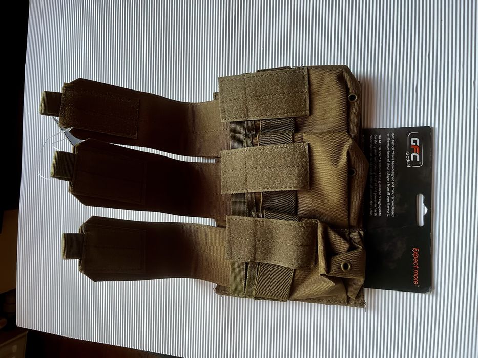 Potrójna Ładownica na Magazynki M4 zamykana COYOTE