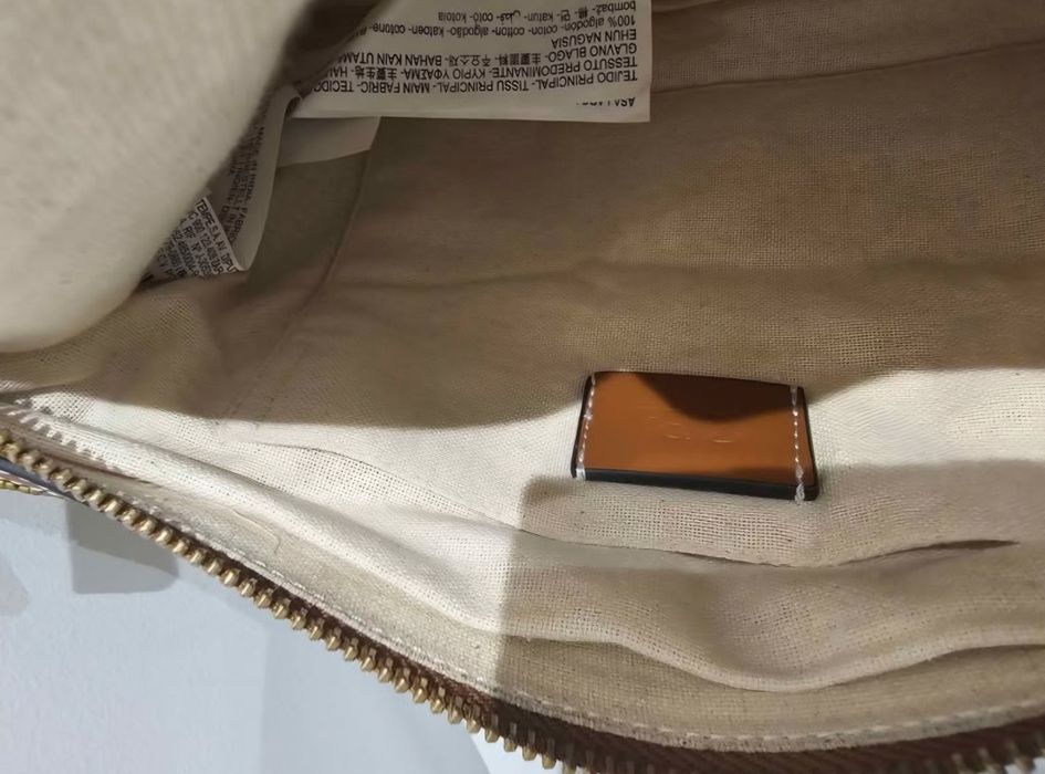 Bolsa Zara com conchas e buzios incrustados