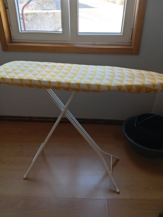 Diversos móveis e sofa