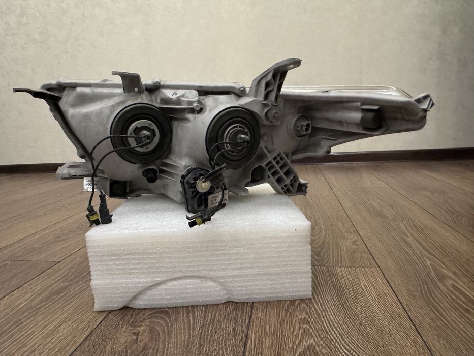 Фара передня Toyota Highlander 2012 оригінал