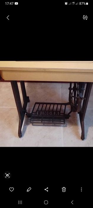 Pé de mesa Singer para decoração
