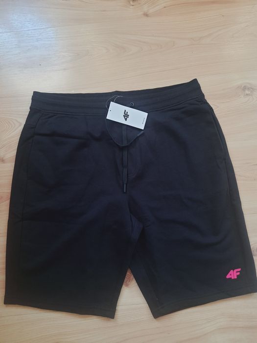 Czarne markowe spodenki męskie 4F