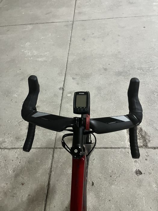 Bicicleta Tamanho M toda em carbono (menos as rodas)