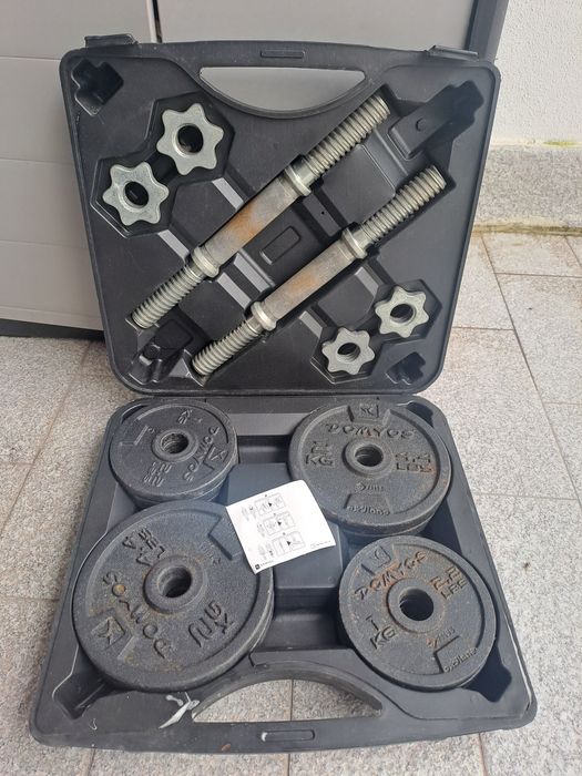 Passadeira, saco de boxe e alteres