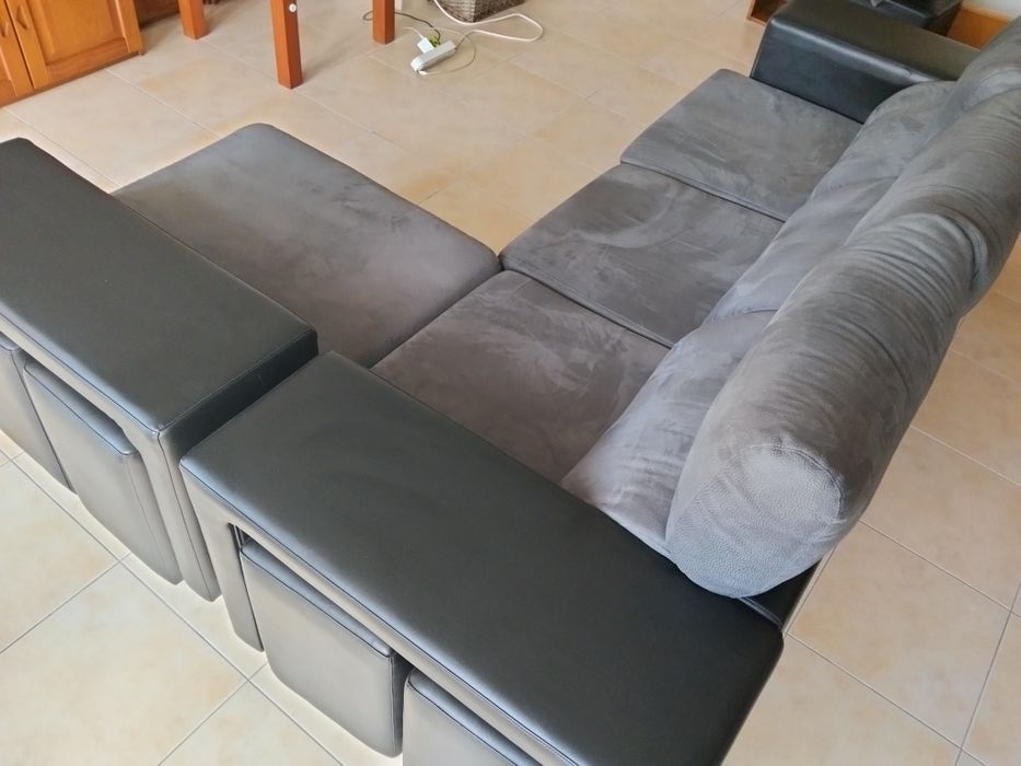 Sofá em Tecido c/ Chaise Longue + 4 puffs