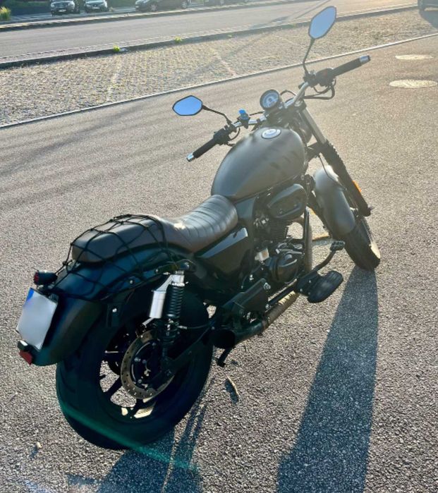 Mota UM Renegade Sport 125 - 2020 - 11500km - c/ ecrã CarPlay/android auto