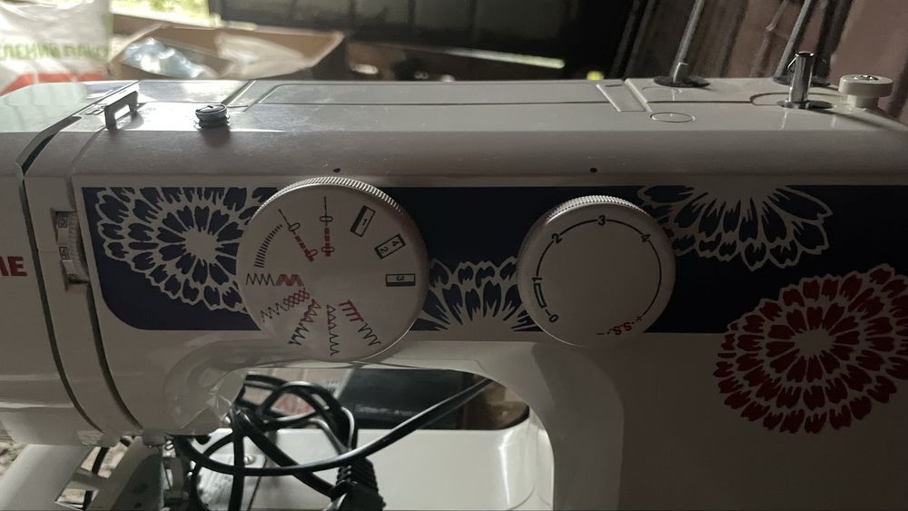 Швейна машинка  Janome в чудовому стані