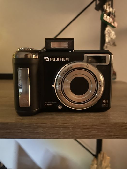Fujifilm FinePix E900 – kompaktowy aparat cyfrowy